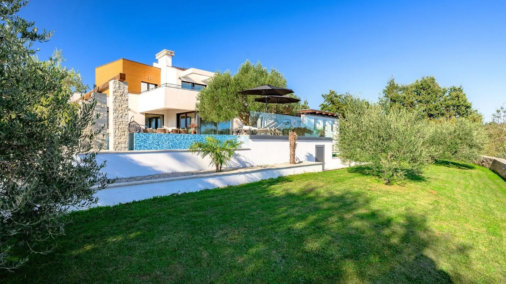 Stylish Villa Pedena With A Pool And A Gym Benazici 0*,  Croacia